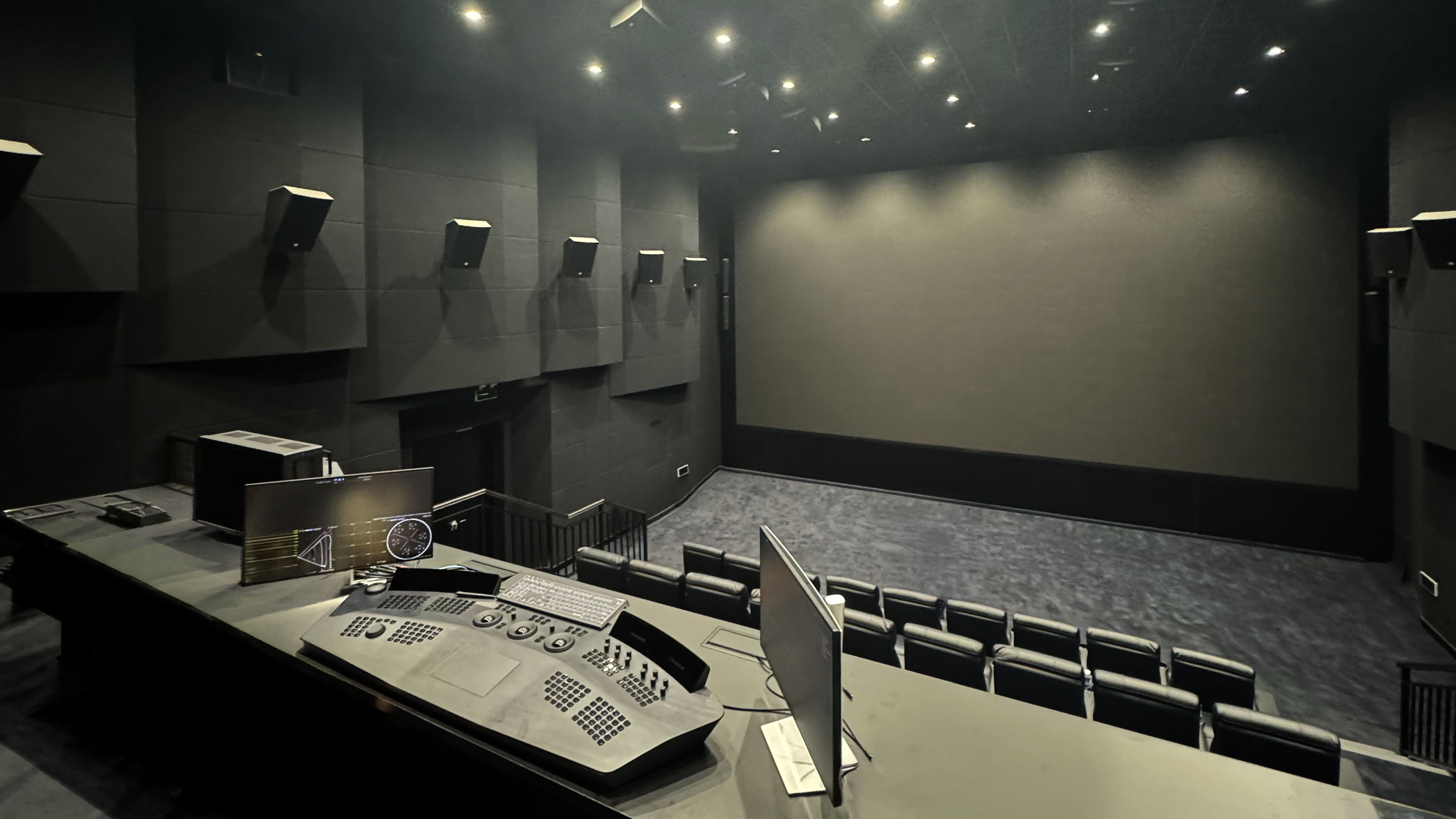 Студия VFX-клинапа Cinema Cleaning за работой